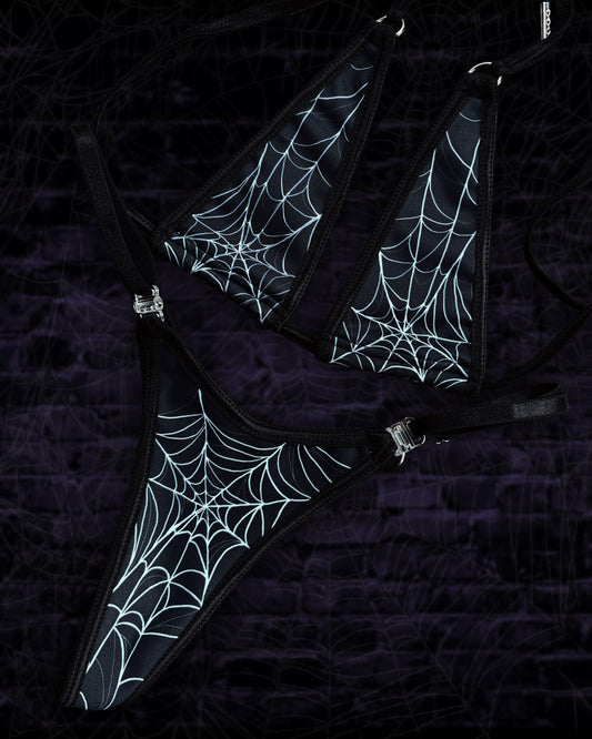 Arachne’s Kiss